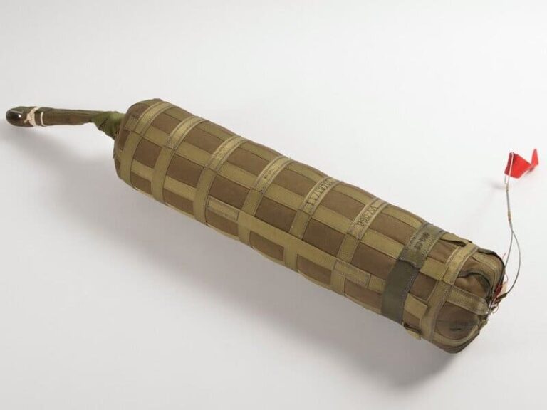 Braking parachute (3)